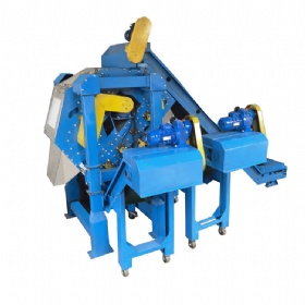 Magnetic separator for iron powder purification